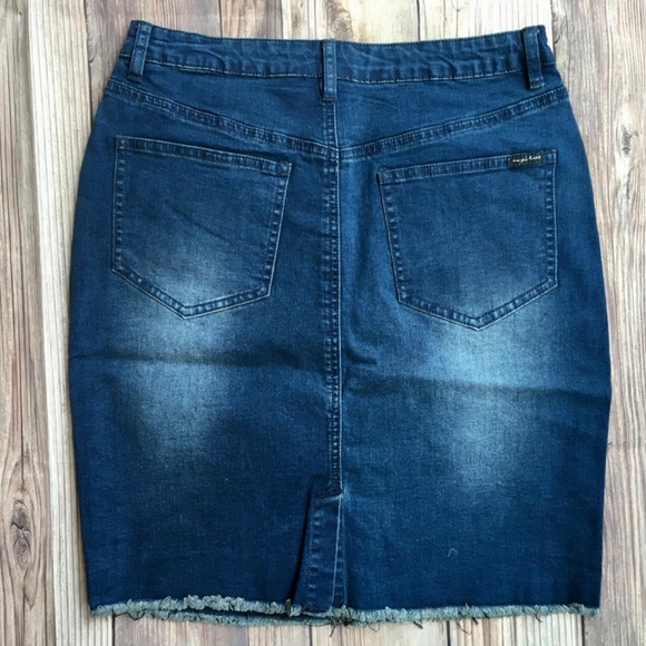 Evy’s Tree Denim Skirt in Dark Wash - NWT - Picture 3 of 8